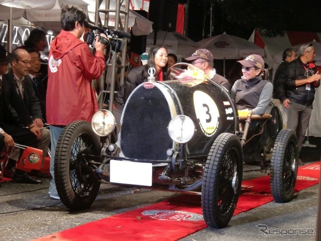 優勝したブガッティT22/T13。感動のゴール