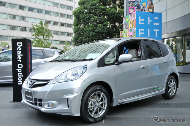 モデューロパーツを装着した新型フィット