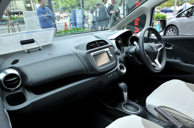モデューロパーツを装着した新型フィット