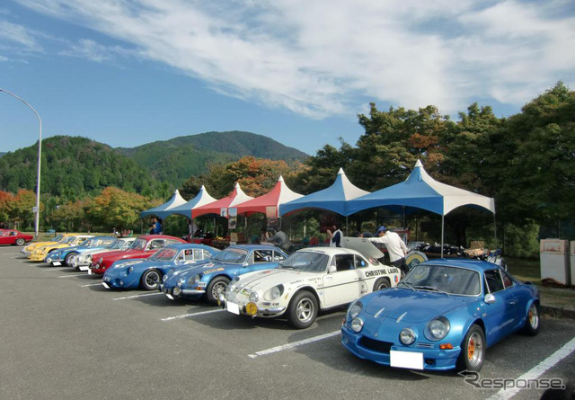 高雄の山に集ったアルピーヌA110系