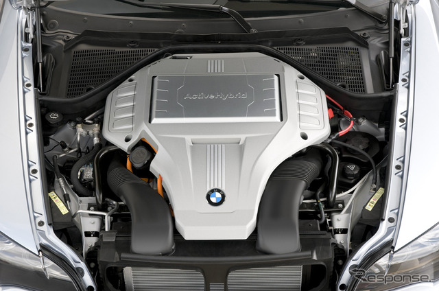 X6アクティブハイブリッドに搭載されるのはV8ハイブリッドエンジン