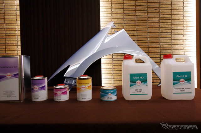 R-Mの商品群。右の緑の製品が水性塗料の「オニキスHD」
