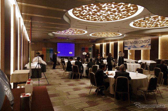 報告会の会場