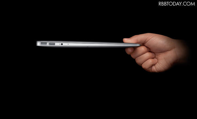 アップル、11.6型のMacBook Airを発表……価格は8万8800円から アップル、11.6型のMacBook Airを発表……価格は8万8800円から