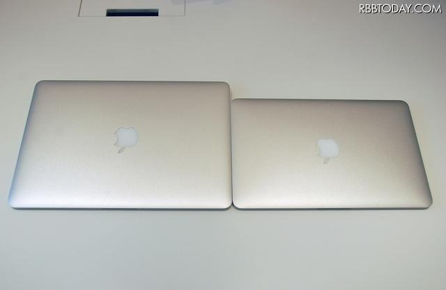MacBook Airの天面。13.3型(左)と11.6型(右) MacBook Airの天面。13.3型(左)と11.6型(右)