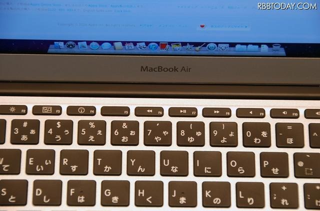 11.6型のキーボード。ファンクションキーの幅が13.3型に比べ薄い 11.6型のキーボード。ファンクションキーの幅が13.3型に比べ薄い