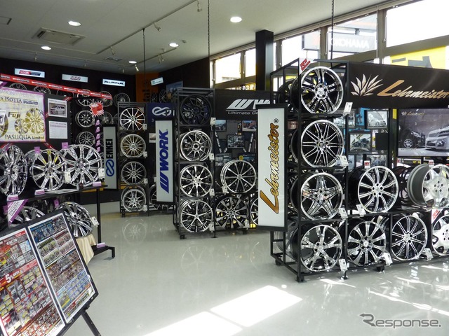 タイヤ&ホイール館フジ スペシャルブランド 四日市店