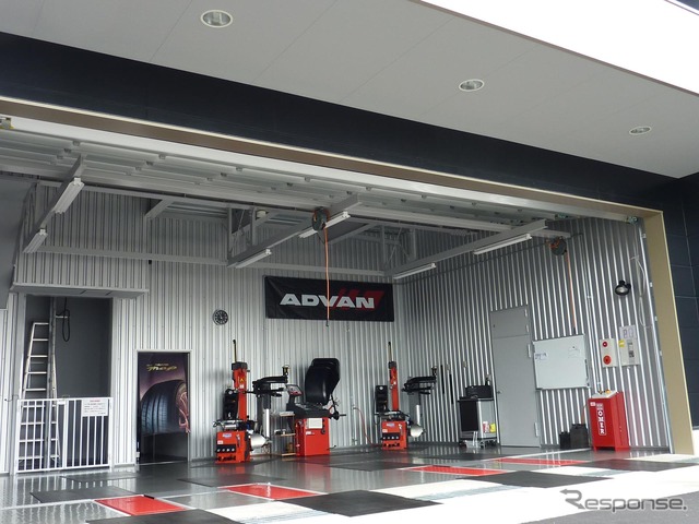 タイヤ&ホイール館フジ スペシャルブランド 四日市店