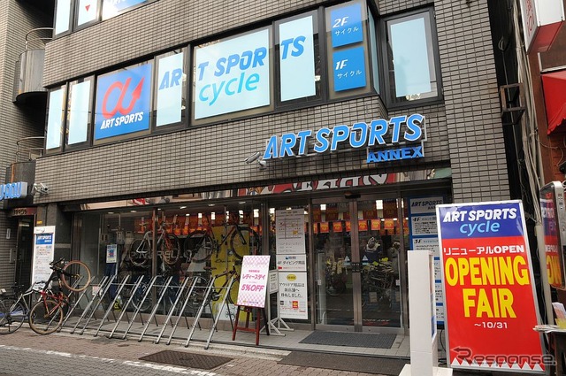 上野アメ横にある「ART SPORTS サイクル」。アウトドア全般を扱う「OD BOX」からこの10月に移転リニューアルしたばかり。