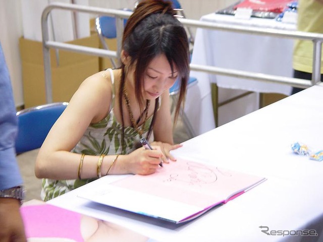 【オートギャラリー2003】花より団子、クルマよりギャル!!