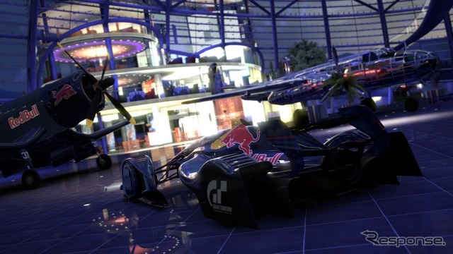 レッドブルの“本拠地”、ハンガー7で。（C）Sony Computer Entertainment Inc. Manufacturers, cars, names, brands and associated imagery featured in this game in some cases include trademarks and/or copyrighted materials of their respective owners. All rights reserved. Any depiction or recreation of real world locations, entities, businesses, or organizations is not intended to be or imply any sponsorship or endorsement of this game by such party or parties.