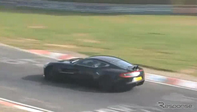 One-77のニュルブルクリンク走行シーン