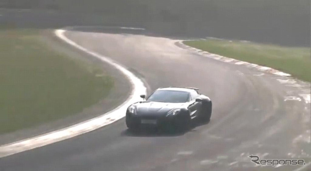 One-77のニュルブルクリンク走行シーン