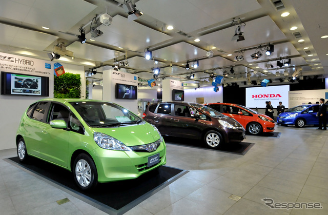 登録車の販売が19万3258台と10月として過去最低となった。軽自動車にもエコカー補助打ち切りの影響が出ているという(写真は10月8日発表のホンダフィット)