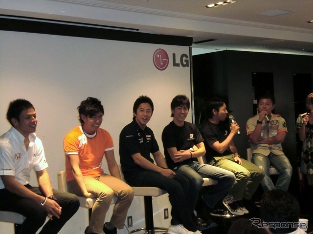 SUPER GT部門トークショーの参加選手たち。向かって左から中山友貴、井口卓人、伊沢拓也、柳田真孝、星野一樹、松浦孝亮の6選手