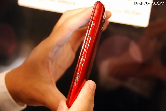 シャープ製スマートフォン「GALAPAGOS 003SH」 シャープ製スマートフォン「GALAPAGOS 003SH」