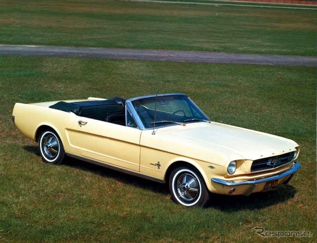 1965年型マスタング・コンバーチブル(資料画像)