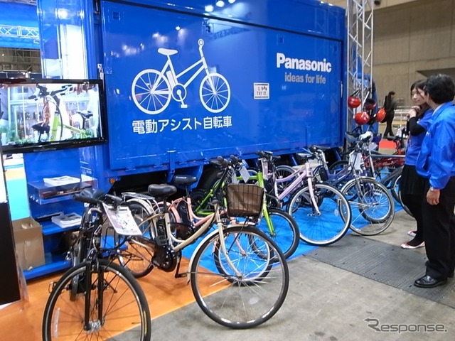 パナソニックは電動自転車を展示
