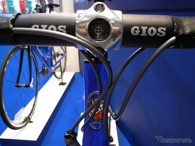 イタリアの自転車メーカーGIOS（ジオス）は「ジオスブルー」のバイクを展示