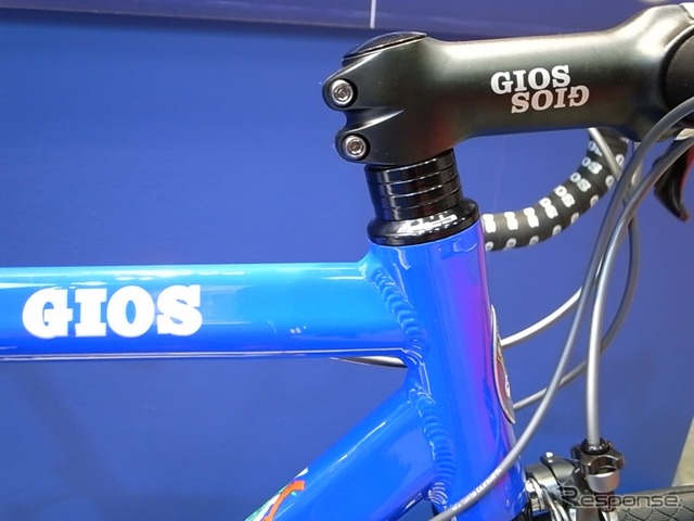 イタリアの自転車メーカーGIOS(ジオス)は「ジオスブルー」のバイクを展示