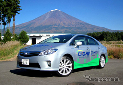 トヨタSAIがベースの天然ガスハイブリッド車