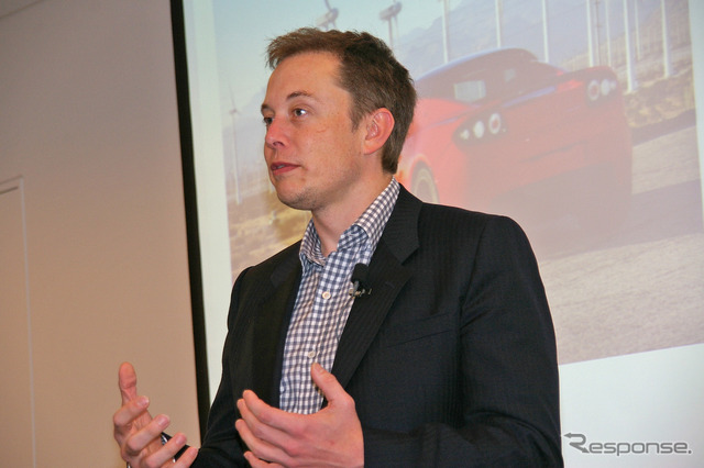 イーロン・マスクCEO（12日・ショールームオープンイベントにて）