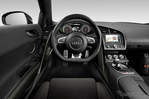 R8 eトロン クワトロ