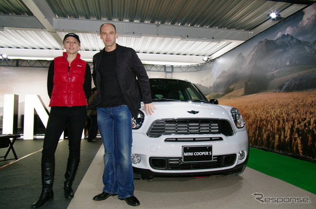 MINIディビジョン本部長 バ−トラ・シュネック氏(右)とMINIマーケティング・ディビジョン ローンチマネージャー、ミカエラ・キミガー氏