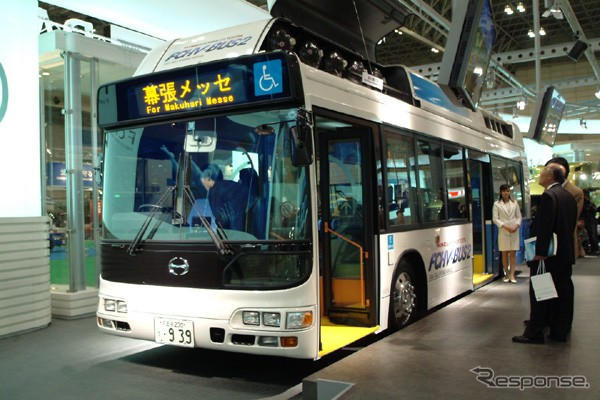 燃料電池バス、発車オーライ! 都バスで運行開始