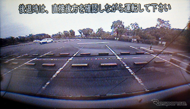 デフォッガーの熱線が映ってしまうのを心配していたが、ほとんど気にならない。