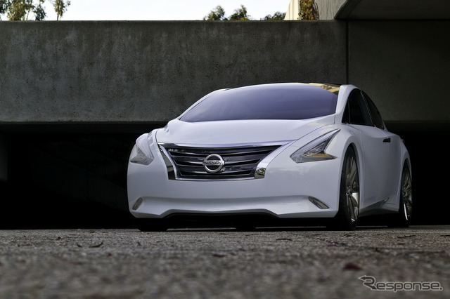 日産 エルーア