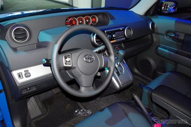 サイオンxB(日本名:トヨタ『カローラルミオン』)の限定車「リリースシリーズ8.0」