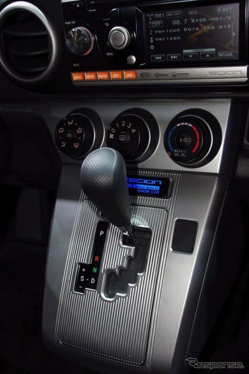 サイオンxB(日本名:トヨタ『カローラルミオン』)の限定車「リリースシリーズ8.0」