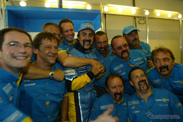 【F1ハンガリーGP写真蔵】最年少優勝アロンソにチームも熱狂
