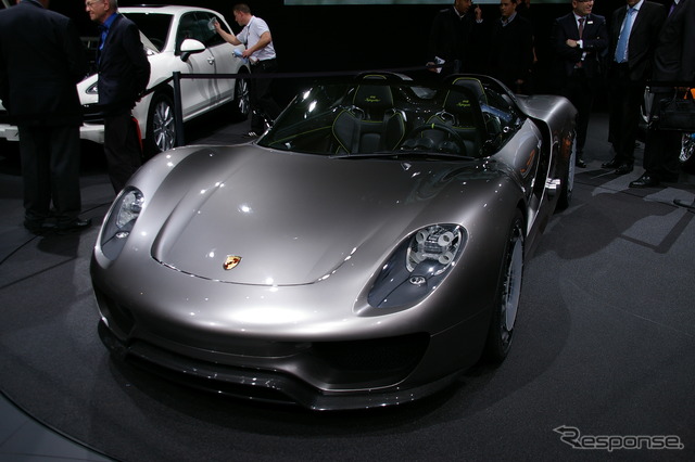 ジュネーブモーターショーで披露された918スパイダー