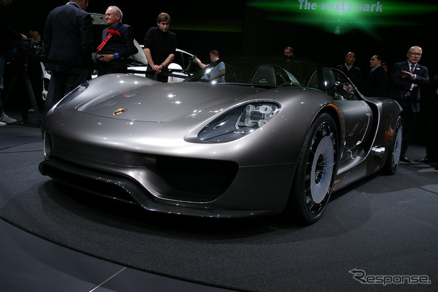 ジュネーブモーターショーで披露された918スパイダー