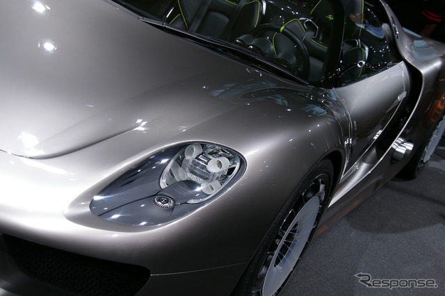 ジュネーブモーターショーで披露された918スパイダー