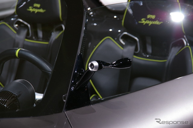 ジュネーブモーターショーで披露された918スパイダー