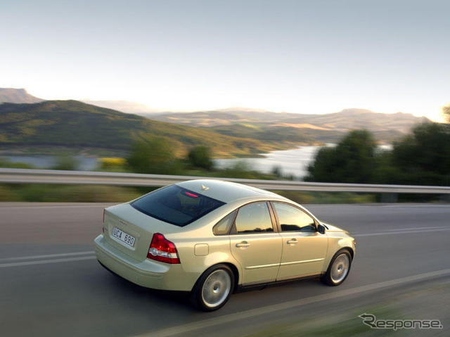 【フランクフルトショー2003出品車】新型ボルボ『S40』で拡大