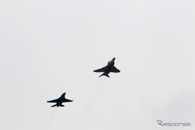 F2(左)とF4(右) 戦闘機