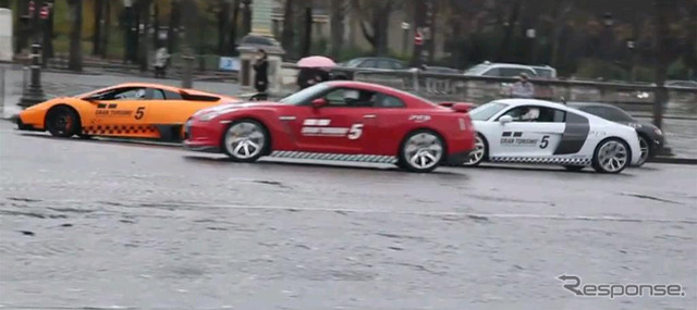 スーパーカーがパリを占拠（動画キャプチャ）