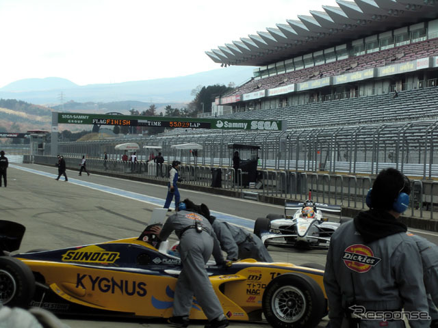 チームルマンの2台には国本雄資(全日本F3-Cクラス王者)、蒲生尚弥(全日本F3-Nクラスシリーズ2位)ら若手が搭乗