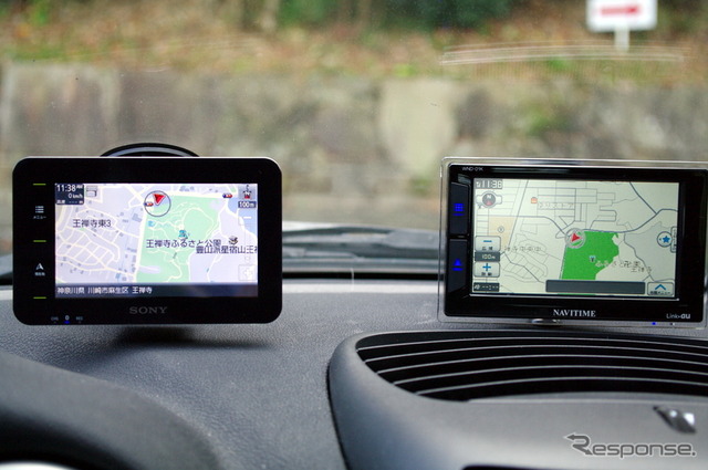 ソニー nav-u NV-U76VT(左)とナビタイムジャパン CAR NAVITIME WND-01K