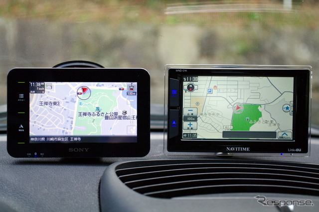 ソニー nav-u NV-U76VT(左)とナビタイムジャパン CAR NAVITIME WND-01K