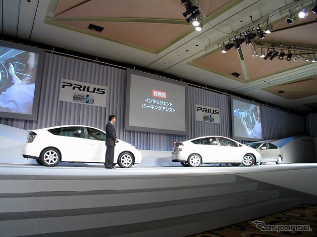 【新型トヨタ『プリウス』発表】張社長、縦列駐車実演でヒヤリ