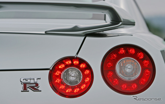 GT-R 2011年モデル、0-100km/hの加速タイムは3秒と正式発表