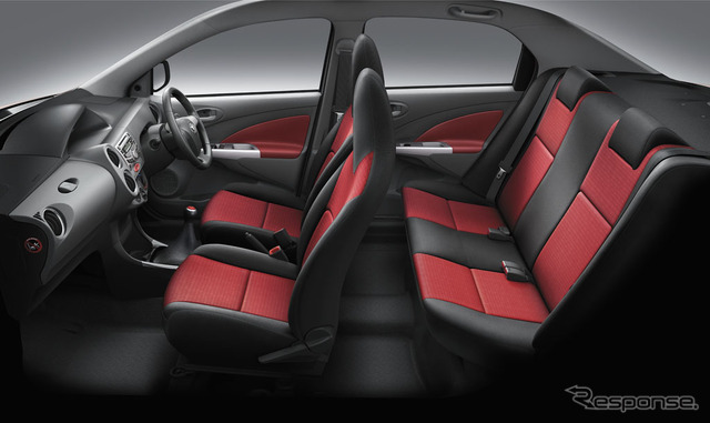 インド向けの新型車 エティオス 発表