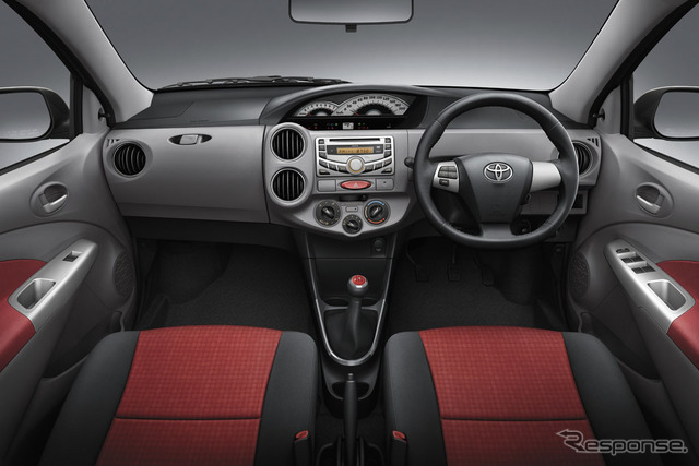 インド向けの新型車 エティオス 発表