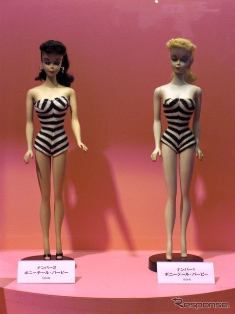 ナンバー1(向かって右)とナンバー2。(C)2010 Mattel, Inc.