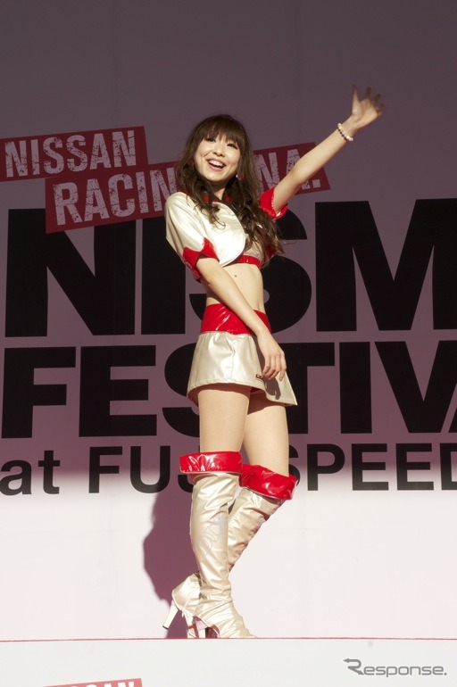NISMOフェスティバルに、日産チームのレースクイーンが集合した。